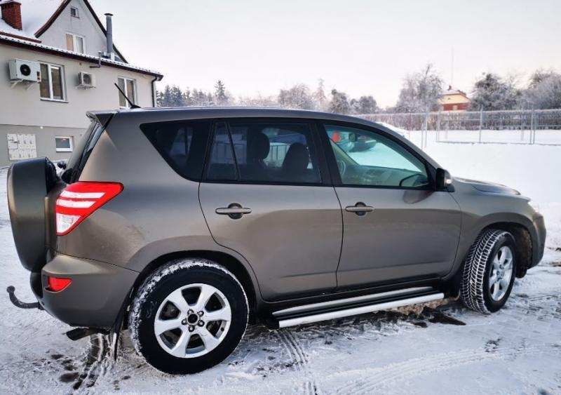 Продам автомобиль Toyota Рав 4